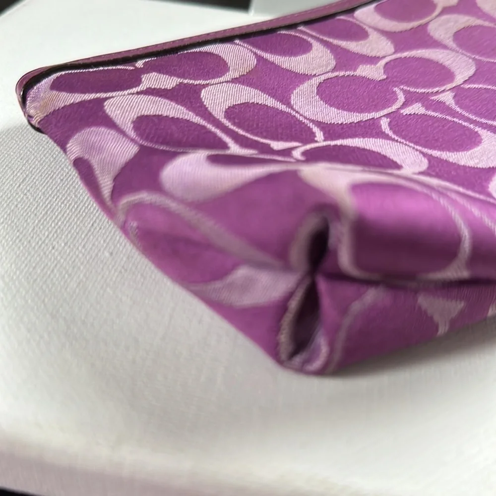 EUC Coach Signature C Wristlet